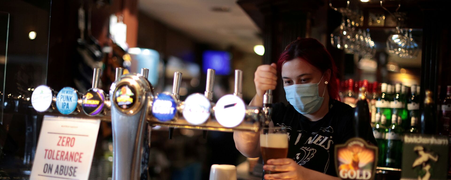 A woman pours a pint at The Fox on the Hill pub which has reopened as coronavirus disease (COVID-19) restrictions continue to be eased, in Denmark Hill, London, Britain, 17 May 2021.  - Sputnik International, 1920, 21.05.2021