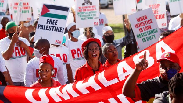 Members of Islamic organisations and trade unions combine to demand goods from Israel not be unloaded in the port in Durban - Sputnik International
