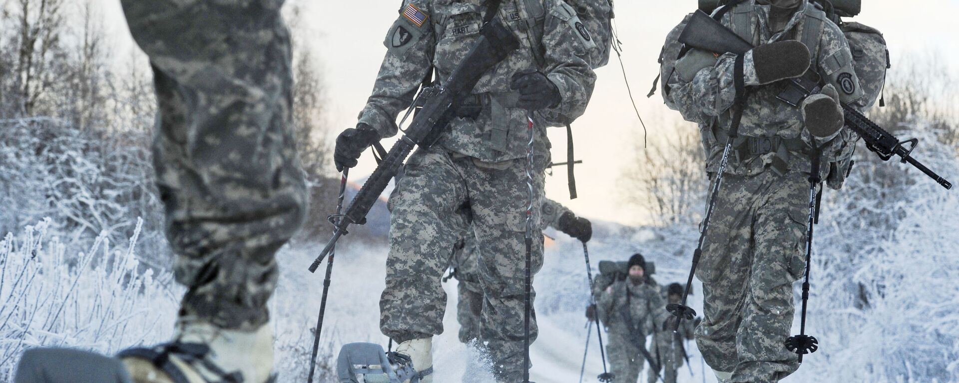 In this 6 December 2012 photo provided by the US Department of Defense, soldiers assigned to 6th Engineer Battalion utilise snow shoes during Arctic Light Individual Training on the Bulldog Trail in sub-zero conditions at Joint Base Elmendorf-Richardson, Alaska.  ALIT is the United States Army Alaska's Cold Weather Indoctrination program. It gives all soldiers, regardless of their job, the foundation to successfully work, train, and go to war in some of the harshest environments in the world.  - Sputnik International, 1920, 27.07.2021