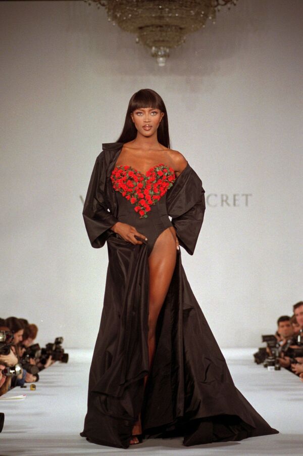 Naomi Campbell opens a Victoria's Secret show in New York, 1996 - Sputnik International