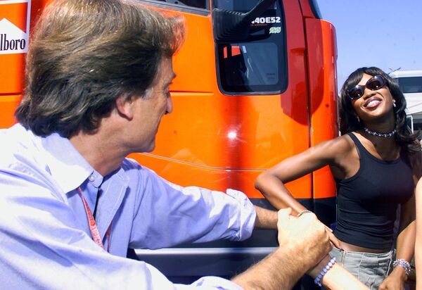 Naomi Campbell poses to Ferrari chairman Luca di Montezemolo at Formula 1 Grand Prix in Hungary, 2000 - Sputnik International