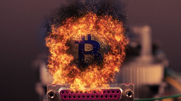 Golden bitcoin burning in flames - Sputnik International