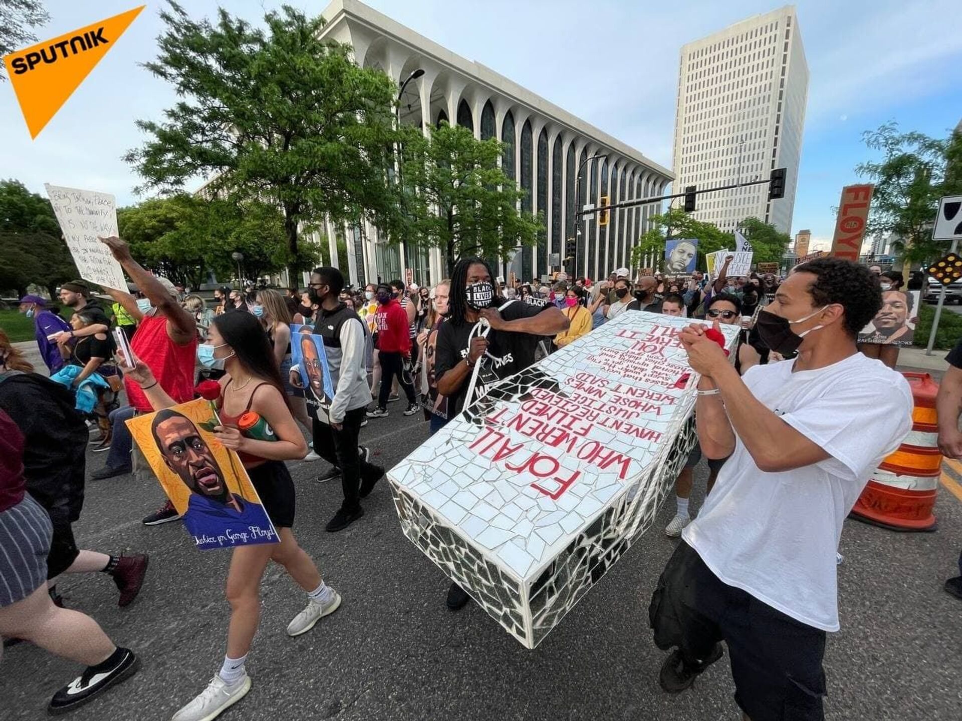 Hundreds Turned Out for Minneapolis March to Commemorate Floyd’s Death Anniversary - Sputnik International, 1920, 24.05.2021