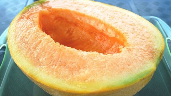 Half cut of Yubari melon - Sputnik International