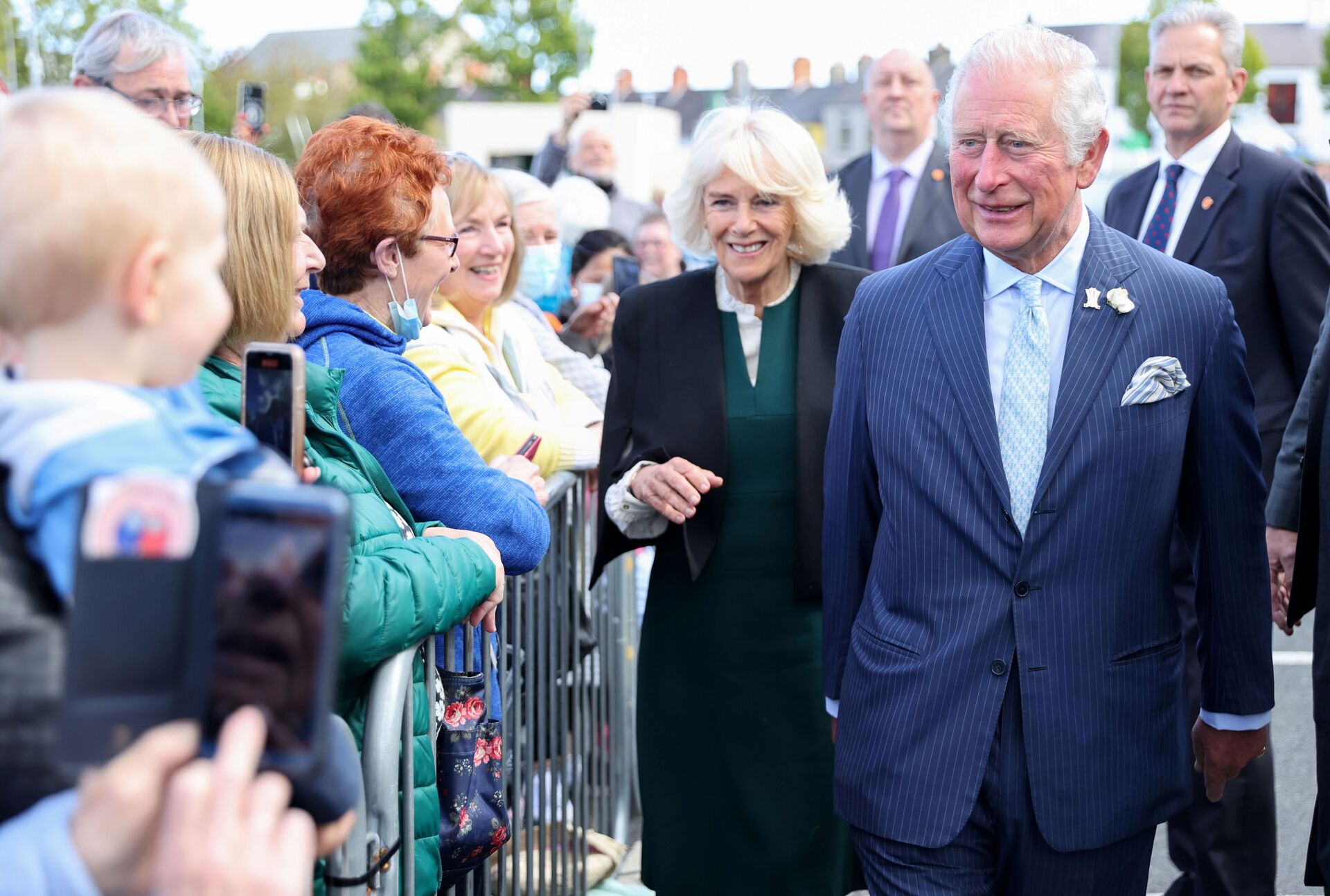 Britain's Prince Charles and Camilla, Duchess of Cornwall, meet well-wishers as they visit Bangor open air market, in Bangor, Northern Ireland, Britain May 19, 2021 - Sputnik International, 1920, 07.09.2021