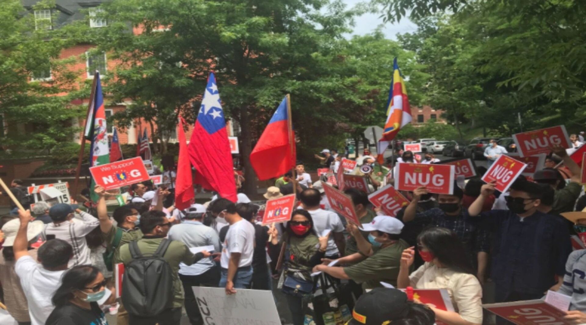 Supporters of the National Unity Government of Myanmar gather outside of Embassy of Myanmar in DC Image/ MariTi Blaise Lovell - Sputnik International, 1920, 07.09.2021