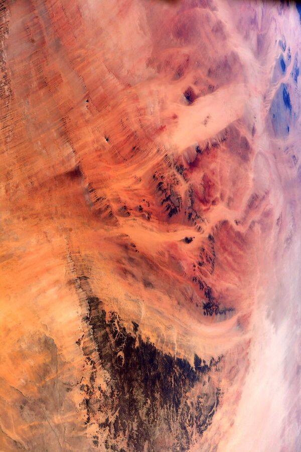 Вид на пустыню Сахара на фотографии астронавта ЕКА Томаса Песке - Sputnik International