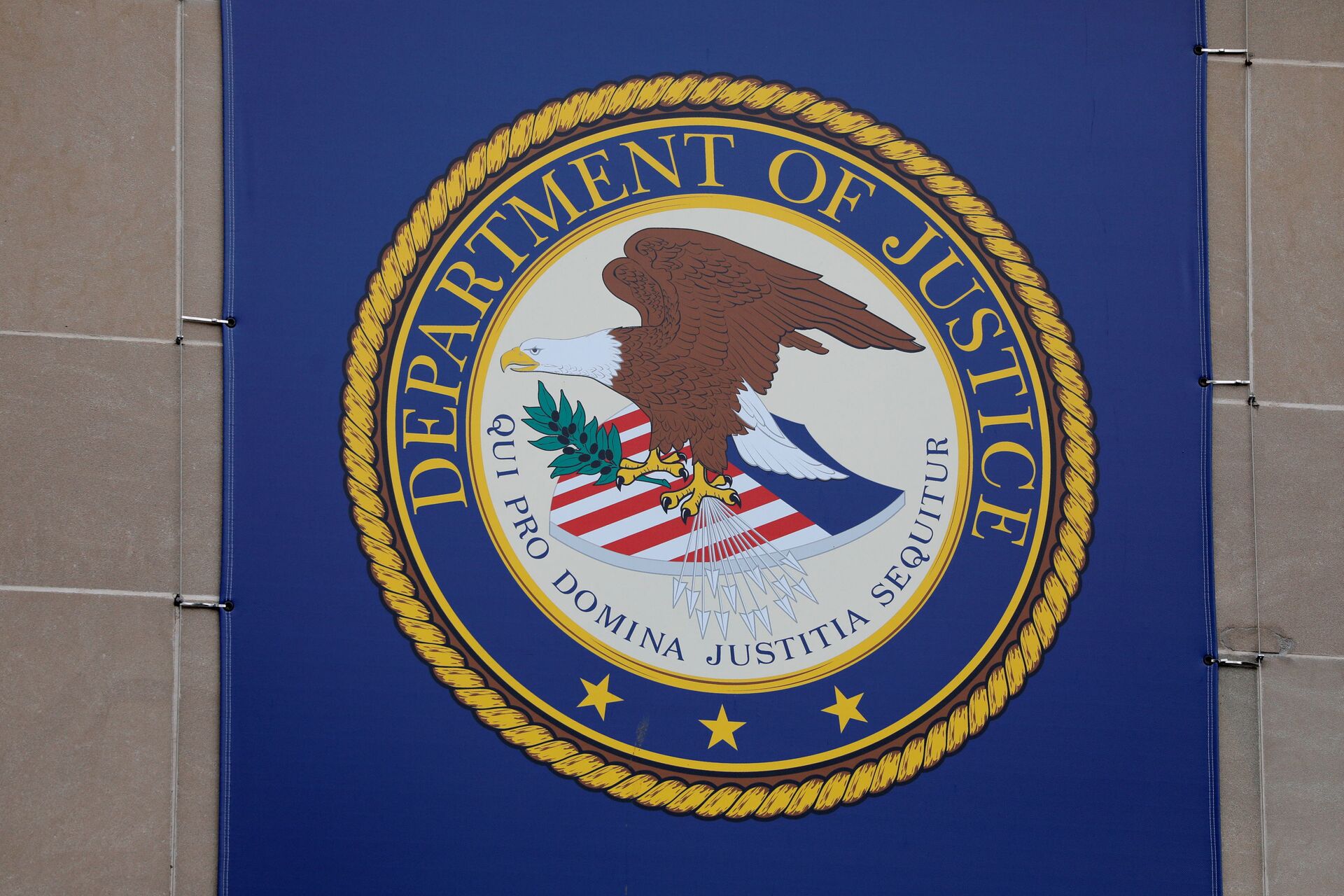 The crest of the United States Department of Justice (DOJ) is seen at their headquarters in Washington, D.C., U.S., May 10, 2021.  - Sputnik International, 1920, 07.09.2021