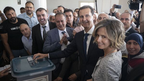 Syrian President Bashar Assad and his wife Asma vote at a polling station during the Presidential elections in the town of Douma, in the eastern Ghouta region, near the Syrian capital Damascus, Syria, Wednesday, 26 May, 2021. - Sputnik International