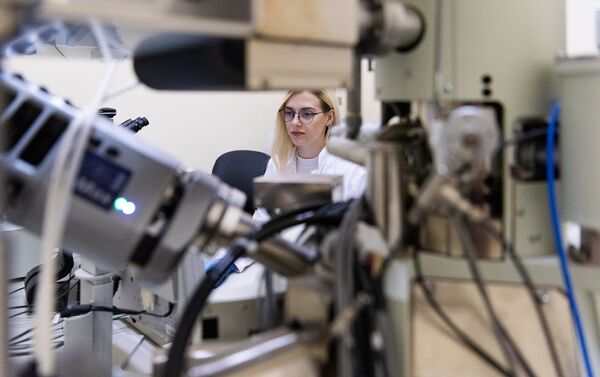 Kristina Gudz in the lab - Sputnik International
