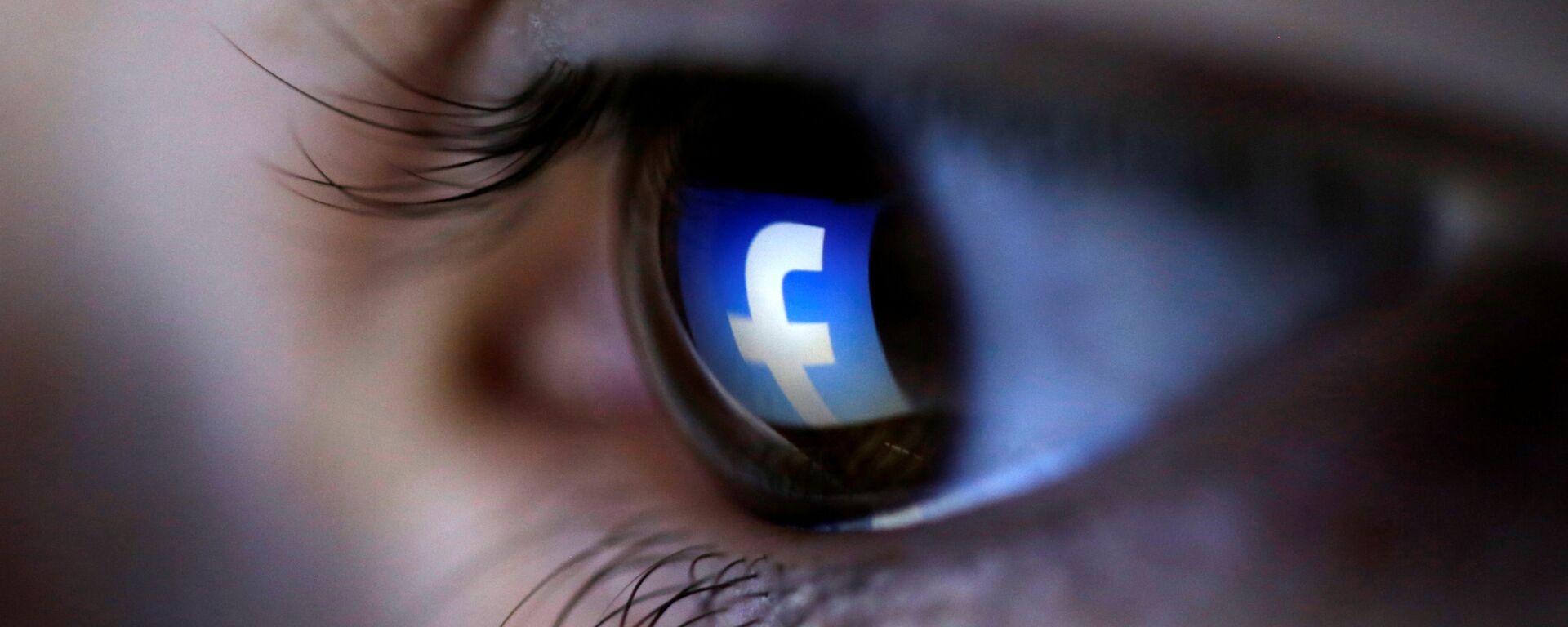 A picture illustration shows a Facebook logo reflected in a person's eye, in Zenica, March 13, 2015 - Sputnik International, 1920