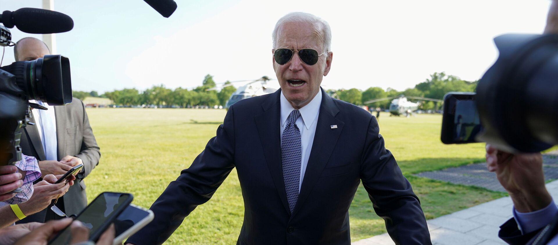U.S. President Joe Biden speaks to reporters upon his departure from the White House in Washington, U.S., May 25, 2021. REUTERS/Kevin Lamarque/File Photo - Sputnik International, 1920, 27.05.2021