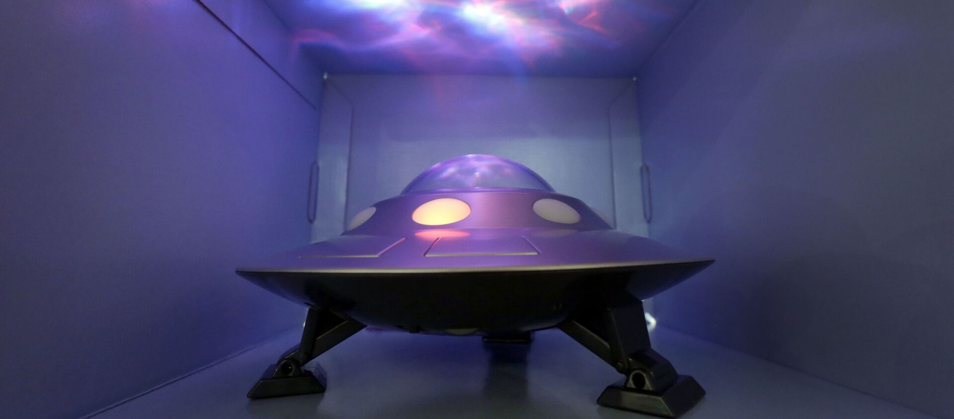 The Cosmic UFO, by Cloud b, that features moving projections of the Norther Lights, is demonstrated at the TTPM Holiday Showcase, in New York, Wednesday, Oct. 1, 2014. - Sputnik International, 1920, 06.07.2021