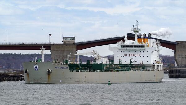 An oil tanker owned by Irving Oil arrives in Portland Harbor to unload fuel, Thursday, April 22, 2021, in South Portland, Maine. - Sputnik International