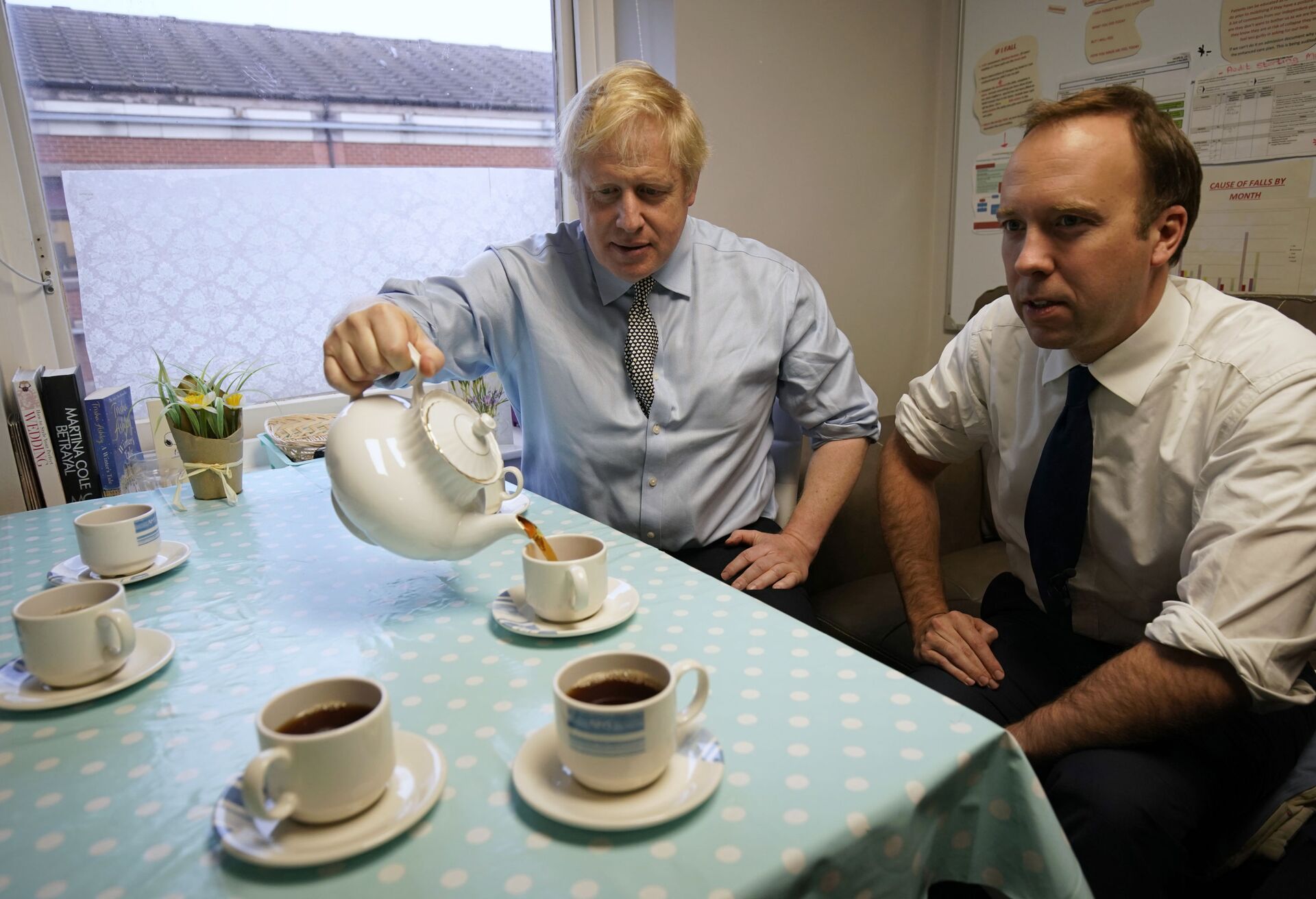 Secretary of State for Health and Social Care Matt Hancock, right, and Prime Minister Boris Johnson have tea with members of staff as they visit Bassetlaw District General Hospital, during their General Election campaign in Worksop, England, Friday, Nov. 22, 2019.  - Sputnik International, 1920, 07.09.2021