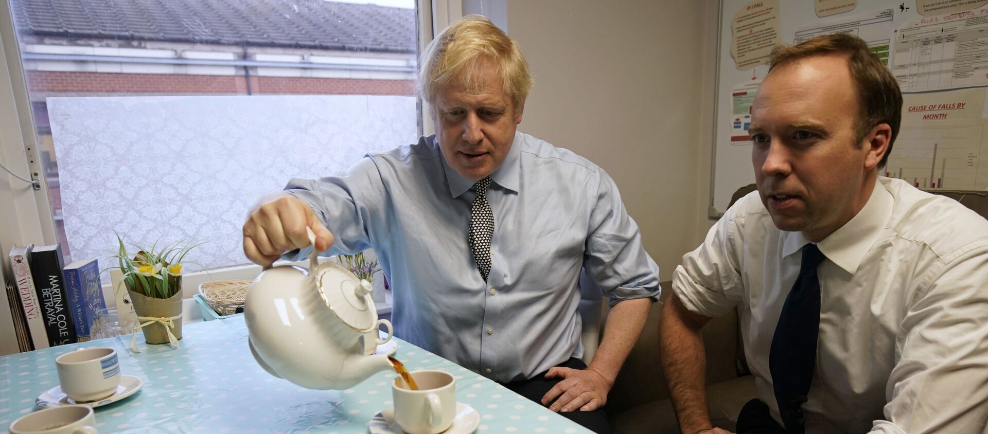 Secretary of State for Health and Social Care Matt Hancock, right, and Prime Minister Boris Johnson have tea with members of staff as they visit Bassetlaw District General Hospital, during their General Election campaign in Worksop, England, Friday, Nov. 22, 2019.  - Sputnik International, 1920, 18.06.2021