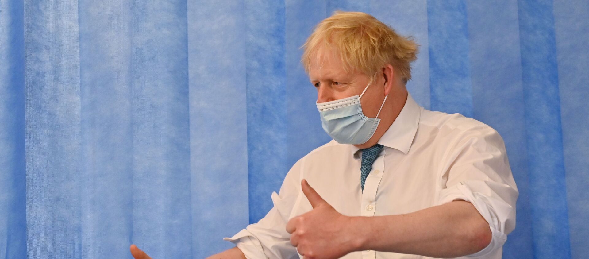 Britain's Prime Minister Boris Johnson visits Colchester hospital - Sputnik International, 1920, 29.05.2021