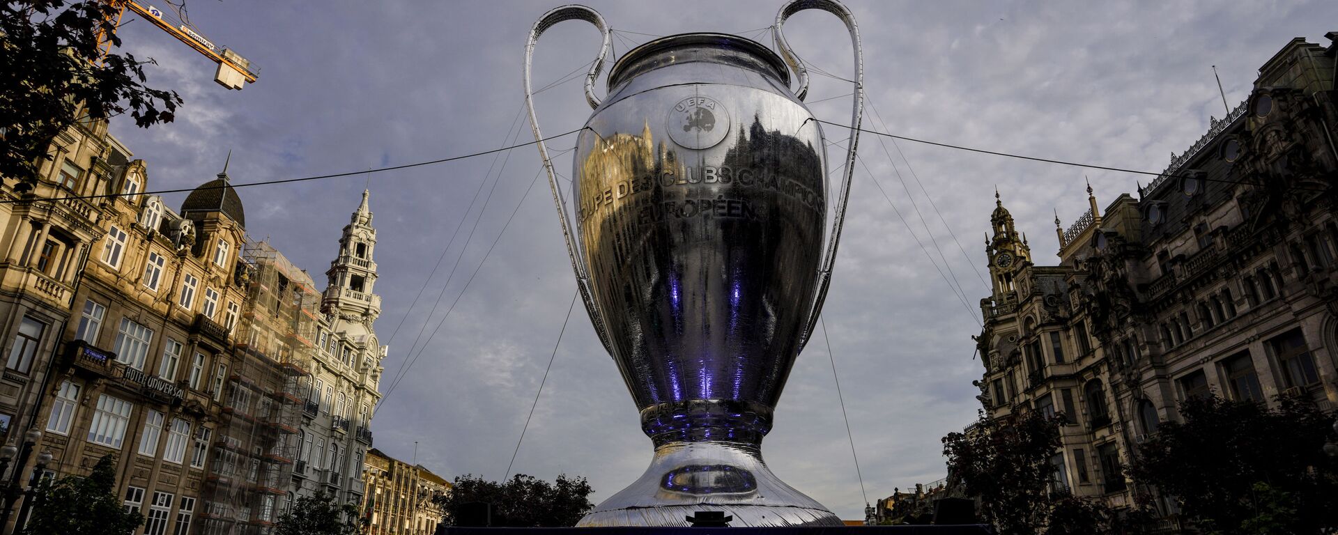 A giant replica of the UEFA Champions League trophy is displayed in Porto, Portugal, Thursday, May 27, 2021. Manchester City will play against Chelsea in the Champions League final on Saturday. - Sputnik International, 1920, 17.08.2023