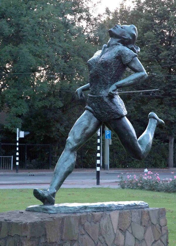 Sport Stars From Artistic Angles: Monuments to Famous Athletes Around the World - Sputnik International