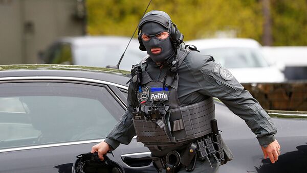 A member of the Belgian police is seen near the entrance of National Park Hoge Kempen while scouring to capture Belgian Jurgen Conings, a soldier who disappeared after threatening a virologist supportive of coronavirus disease (COVID-19) vaccines and coronavirus restrictions, in Maasmechelen, Belgium, 20 May 2021.  - Sputnik International