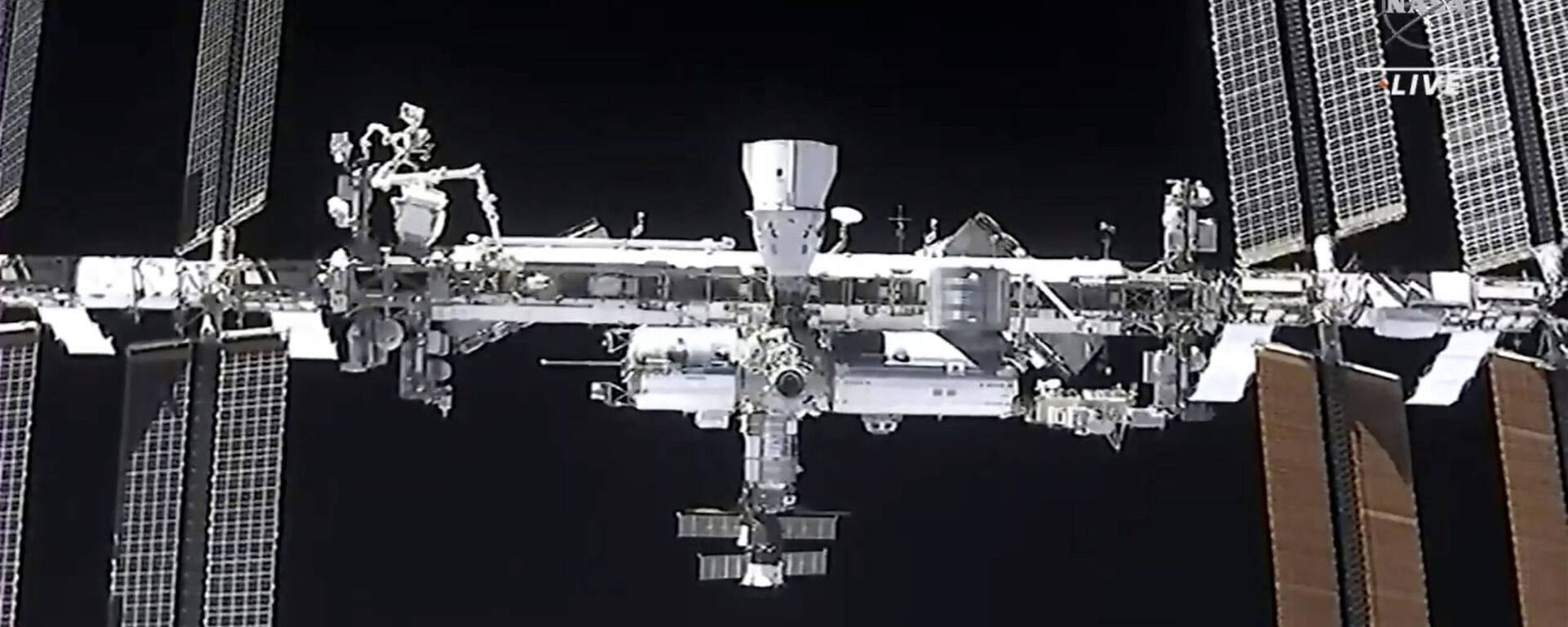 This image made from NASA TV shows the international space station, seen from the SpaceX Crew Dragon spacecraft Saturday, April 24, 2021 - Sputnik International, 1920, 28.04.2023