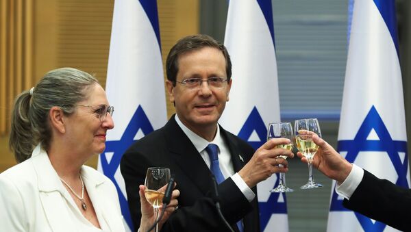 President-elect Isaac Herzog and his wife Michal celebrate after a special session of the Knesset whereby Israeli lawmakers elected the new president, at the Knesset, Israel's parliament, in Jerusalem June 2, 2021. - Sputnik International