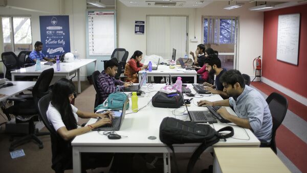 Employees work on their computers at the office of HackerEarth in Bangalore, India, Wednesday, Oct. 14, 2015 - Sputnik International