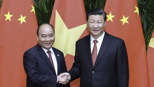 Chinese President Xi Jinping on Sunday met with Vietnamese Prime Minister Nguyen Xuan Phuc, who will attend the first China International Import Expo (CIIE) opening Monday in Shanghai, Nov. 4, 2018. - Sputnik International