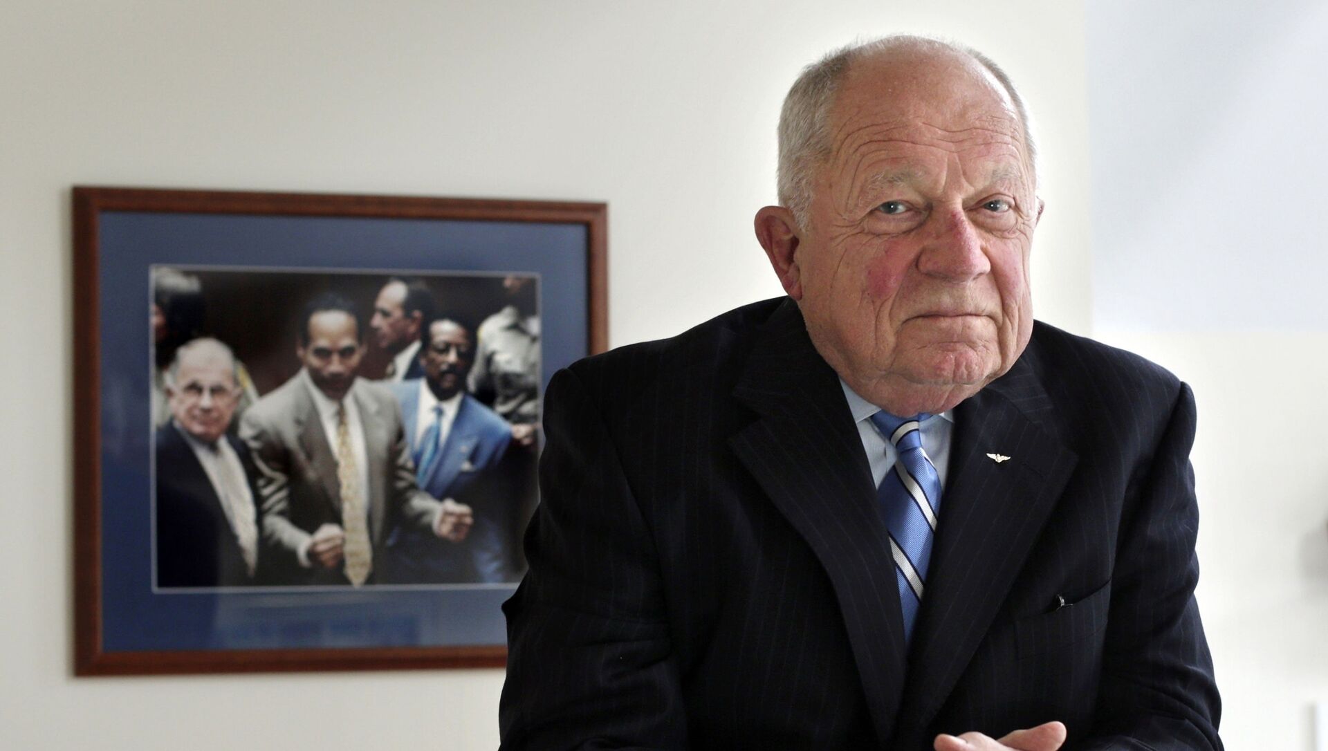 FILE - In this May 22, 2014, file photo, famed defense attorney F. Lee Bailey poses in his office in Yarmouth, Maine. Bailey, the celebrity attorney who defended O.J. Simpson, Patricia Hearst and the alleged Boston Strangler, but whose legal career halted when he was disbarred in two states, has died, a former colleague confirmed Thursday, June 3, 2021. He was 87.  - Sputnik International, 1920, 03.06.2021