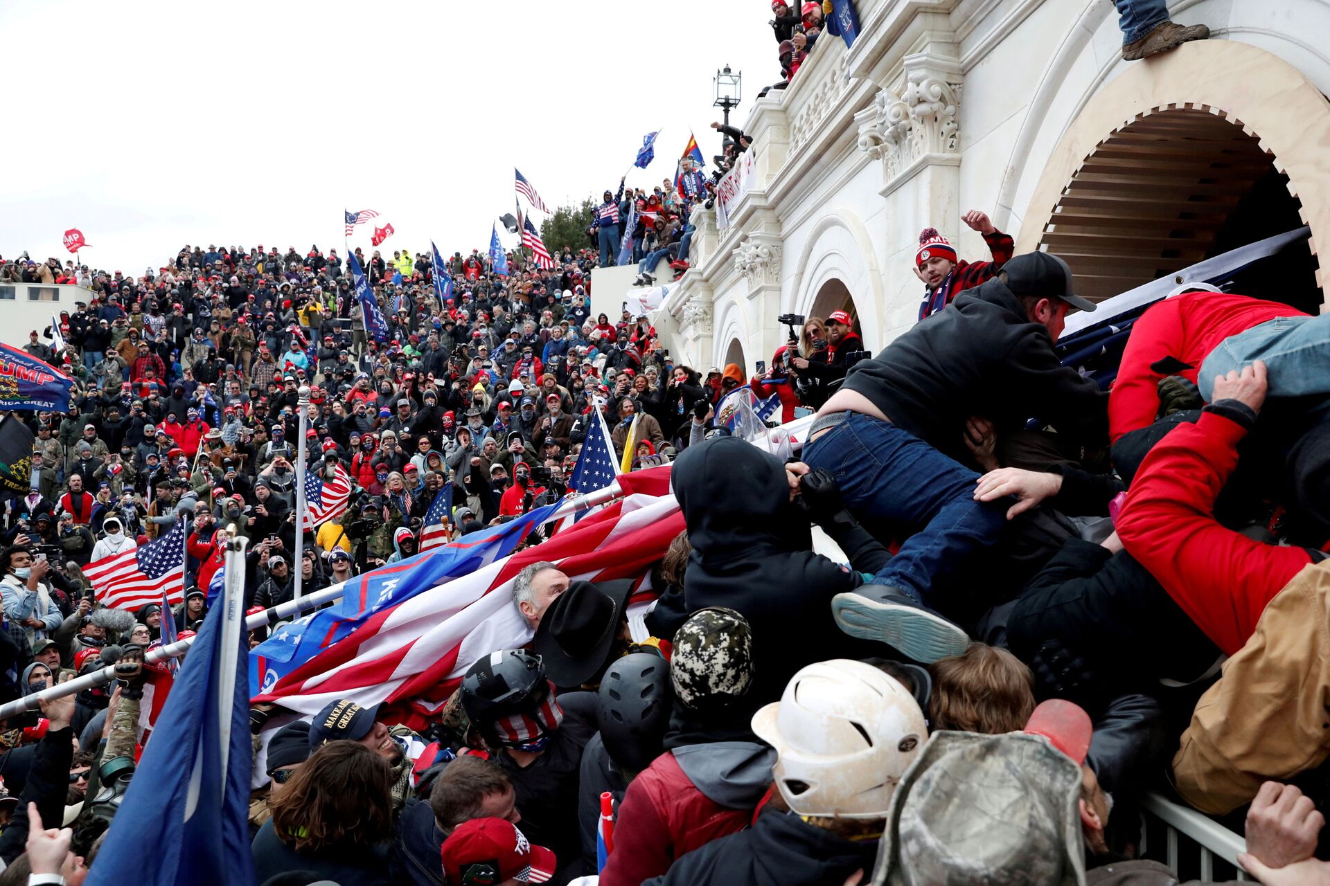  Pro-Trump protesters storm into the U.S. Capitol during clashes with police, during a rally to contest the certification of the 2020 U.S. presidential election results by the U.S. Congress, in Washington, U.S, January 6, 2021 - Sputnik International, 1920, 18.09.2021