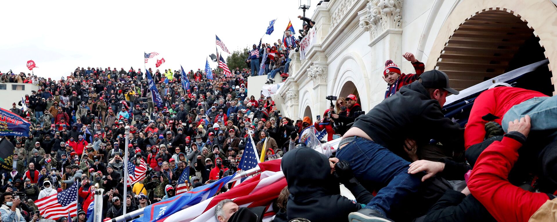  Pro-Trump protesters storm into the U.S. Capitol during clashes with police, during a rally to contest the certification of the 2020 U.S. presidential election results by the U.S. Congress, in Washington, U.S, January 6, 2021 - Sputnik International, 1920, 04.06.2021