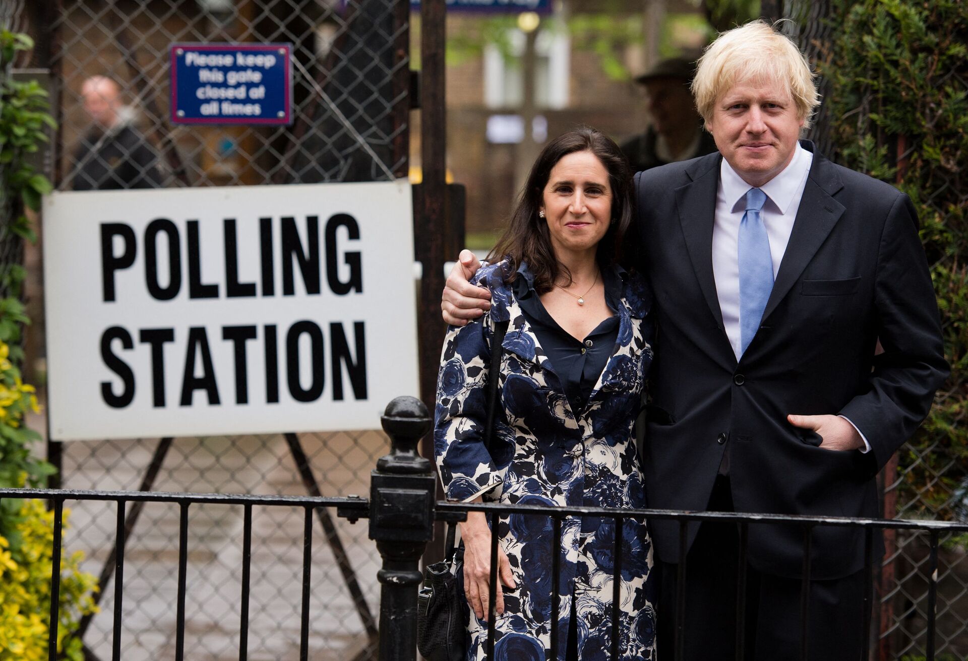 London Mayor Boris Johnson (R) stands with his wife Marina Wheeler (L) after casting his vote in the local elections - Sputnik International, 1920, 09.12.2021