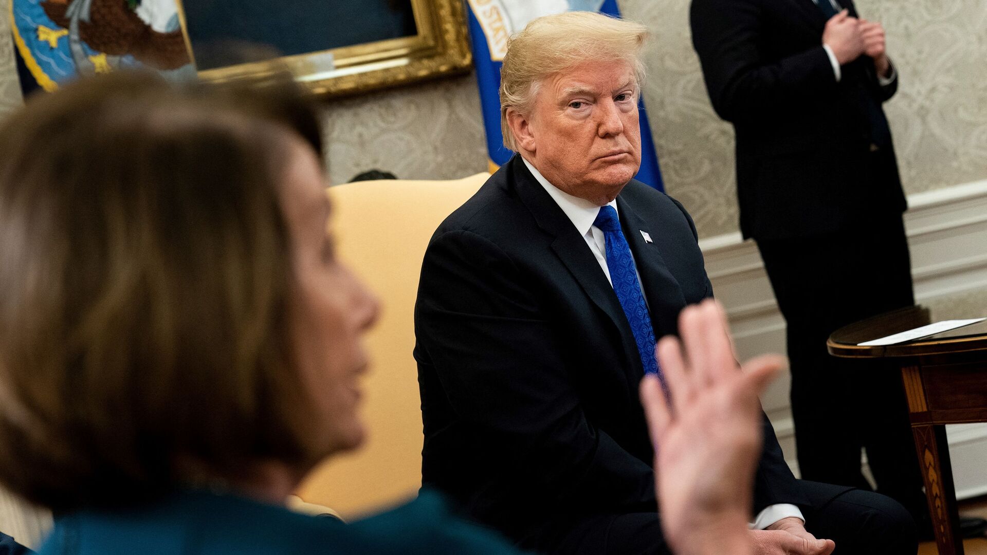 US President Donald Trump (R) listens while presumptive Speaker, House Minority Leader Nancy Pelosi (D-CA) makes a statement to the press before a meeting at the White House December 11, 2018 in Washington, DC - Sputnik International, 1920, 01.08.2022