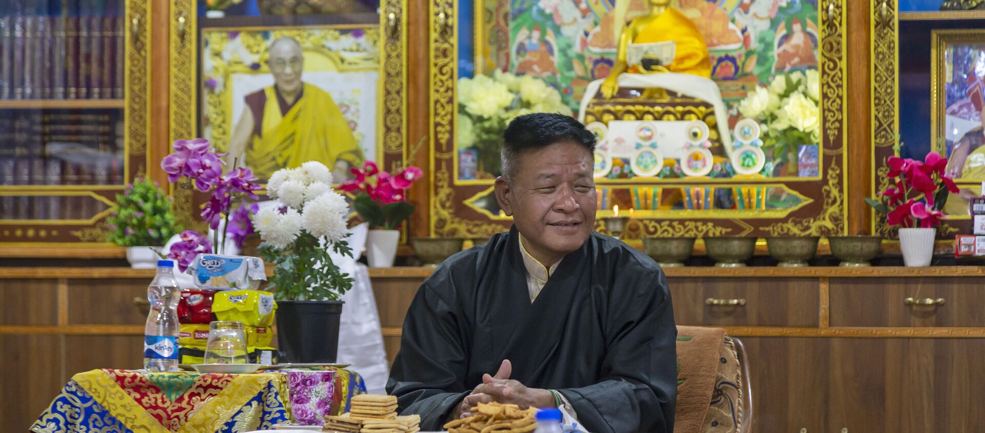 Penpa Tsering, the newly elected President of the Central Tibetan Administration, relaxes at the Ghadong monastery in Dharmsala, India, Thursday, May 27, 2021.  - Sputnik International, 1920, 05.06.2021
