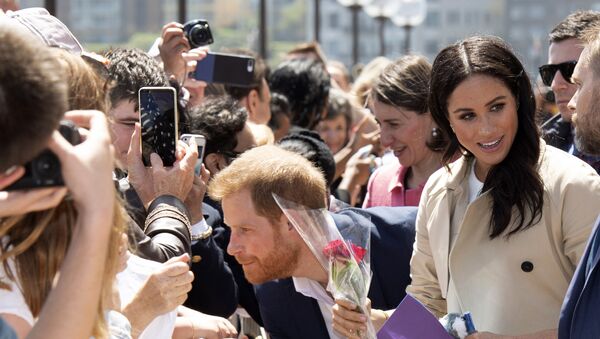 Britain's Prince Harry and Meghan, Duchess of Sussex meet members of the public during a walk about outside the Sydney Opera House in Australia on Tuesday, 16 October 2018. - Sputnik International