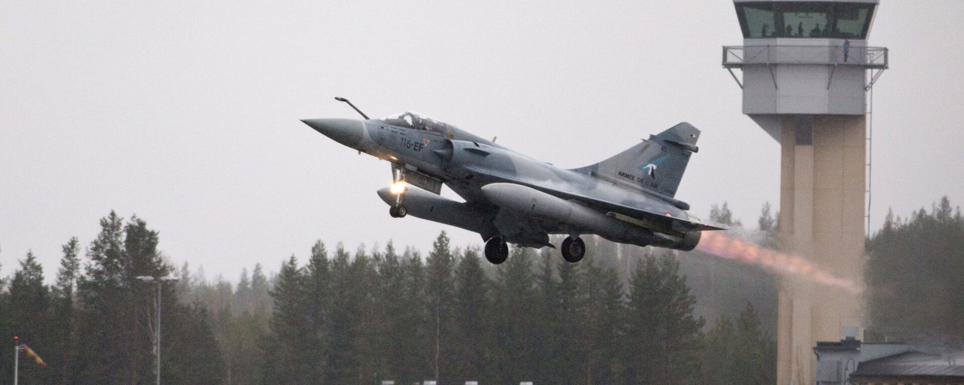 A French Mirage 2000 jet fighter takes off during the Arctic Challenge Exercise (ACE 2015) organized by Sweden, Finland and Norway in Rovaniemi, Finland on May 27, 2015.  - Sputnik International, 1920, 06.06.2024