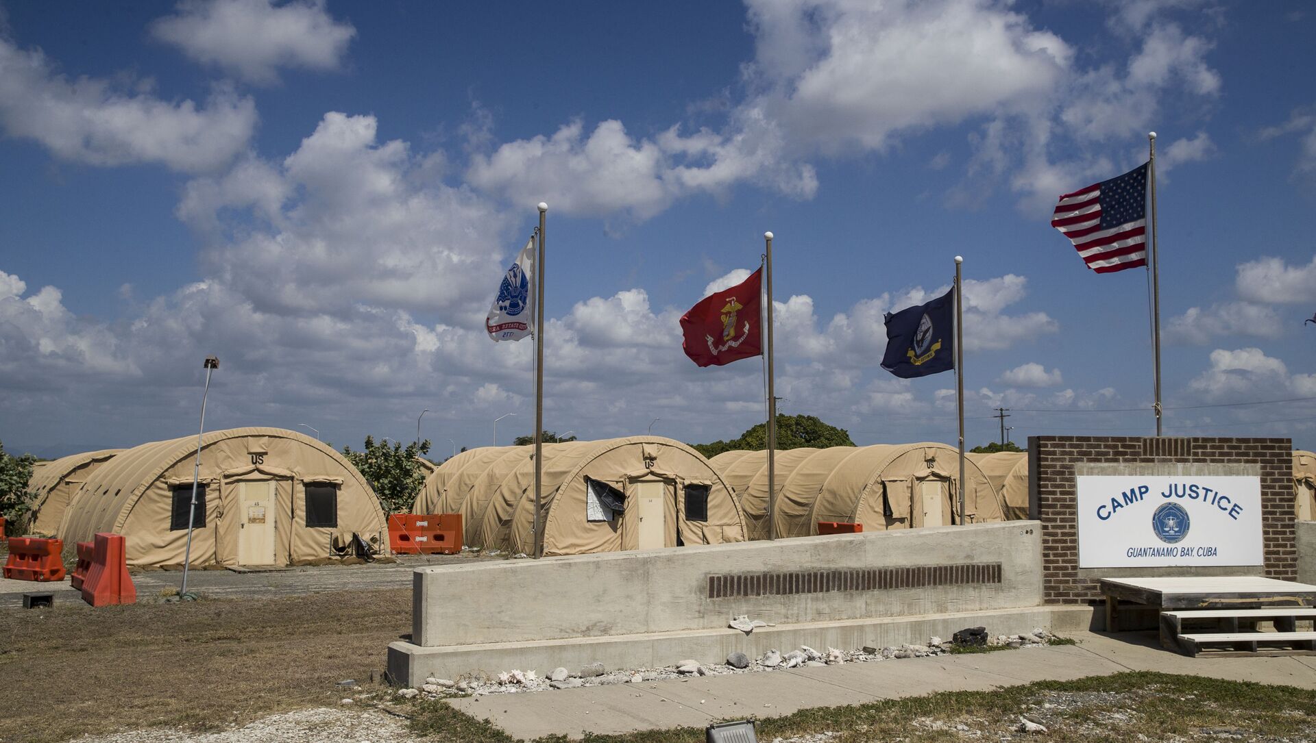 In this April 18, 2019, file photo, in this photo reviewed by U.S. military officials, flags fly in front of the tents of Camp Justice in Guantanamo Bay Naval Base, Cuba. - Sputnik International, 1920, 05.09.2021