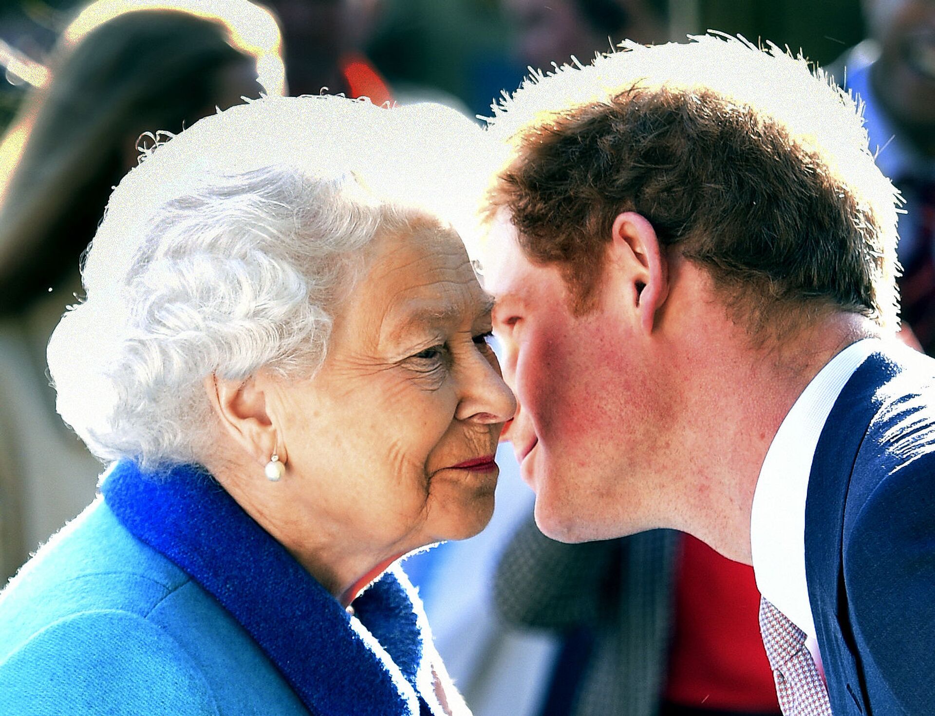 Britain's Queen Elizabeth  greets her grandson Prince Harry at the Royal Horticultural Society Chelsea Flower Show 2015 in London Monday May 18, 2015 - Sputnik International, 1920, 07.09.2021