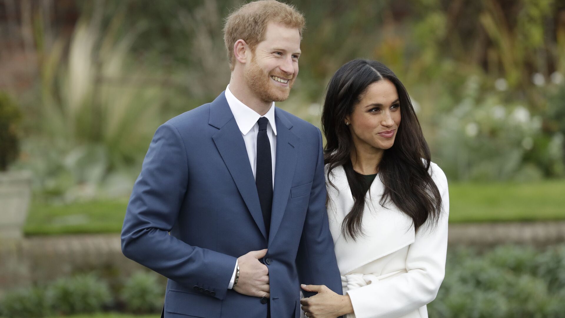 Britain's Prince Harry and his fiancee Meghan Markle pose for photographers during a photocall in the grounds of Kensington Palace in London, Monday Nov. 27, 2017 - Sputnik International, 1920, 02.03.2022