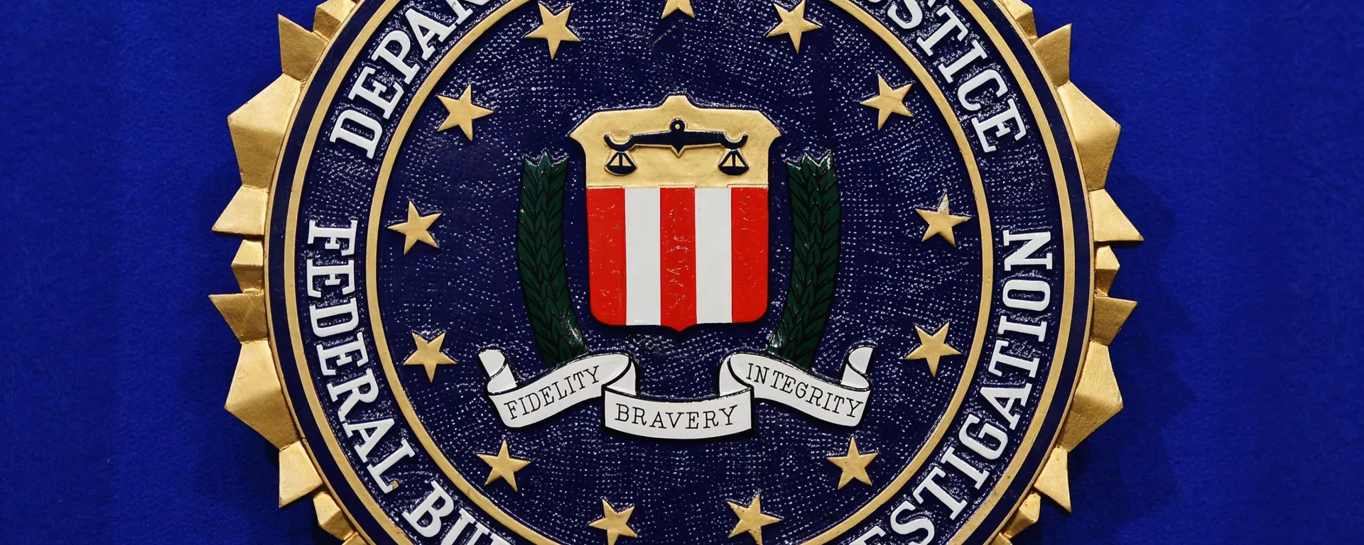 The Federal Bureau of Investigation (FBI) seal is seen on the lectern following a press conference announcing the FBI's 499th and 500th additions to the Ten Most Wanted Fugitives list on June 17, 2013 at the Newseum in Washington, DC.  - Sputnik International, 1920, 12.11.2024