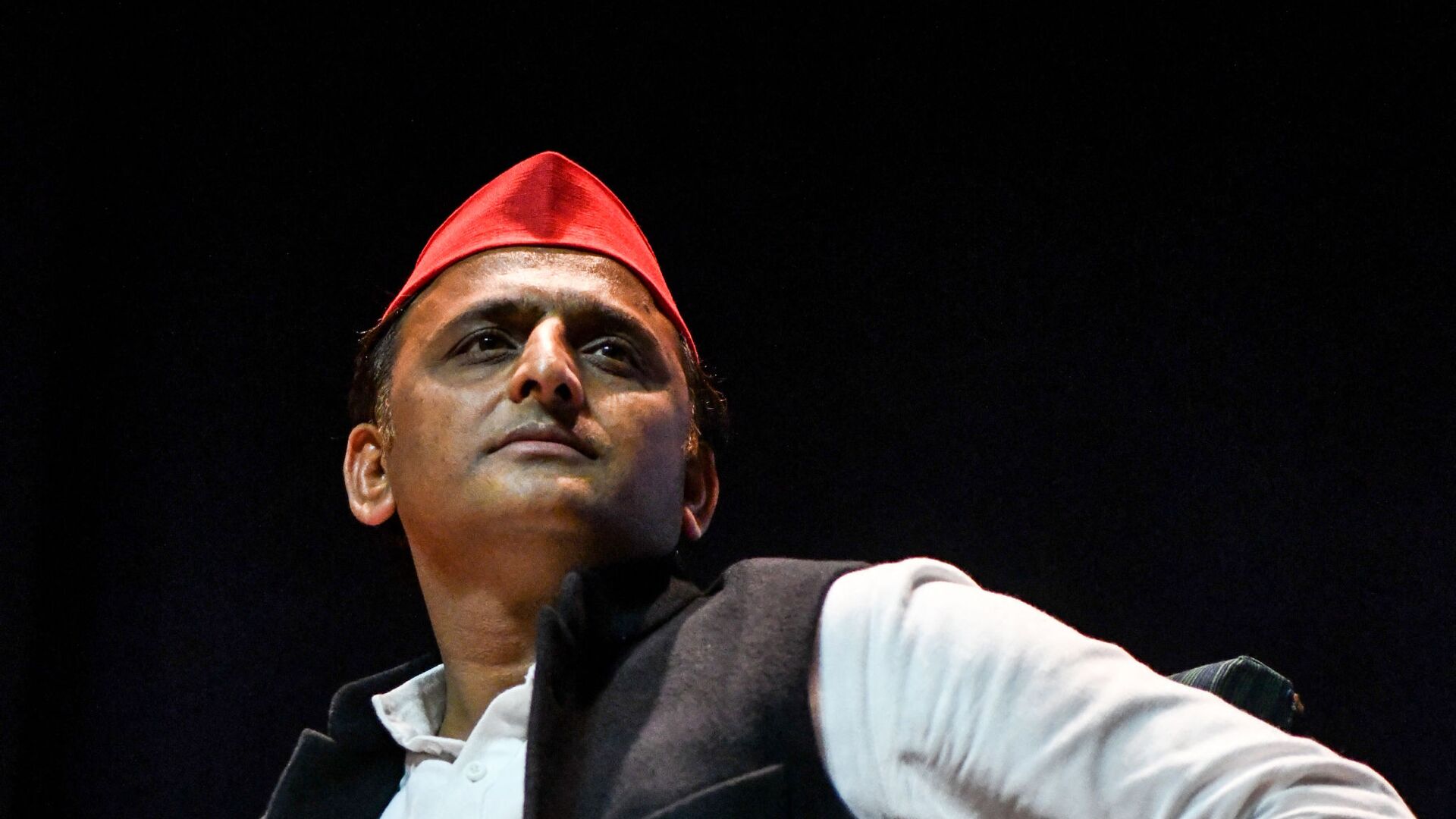 Former Uttar Pradesh chief minister and Samajwadi Party president Akhilesh Yadav looks on during a town hall interaction at the Nehru Memorial Museum and Library (NMML) auditorium in New Delhi on February 9, 2019 - Sputnik International, 1920, 12.10.2021