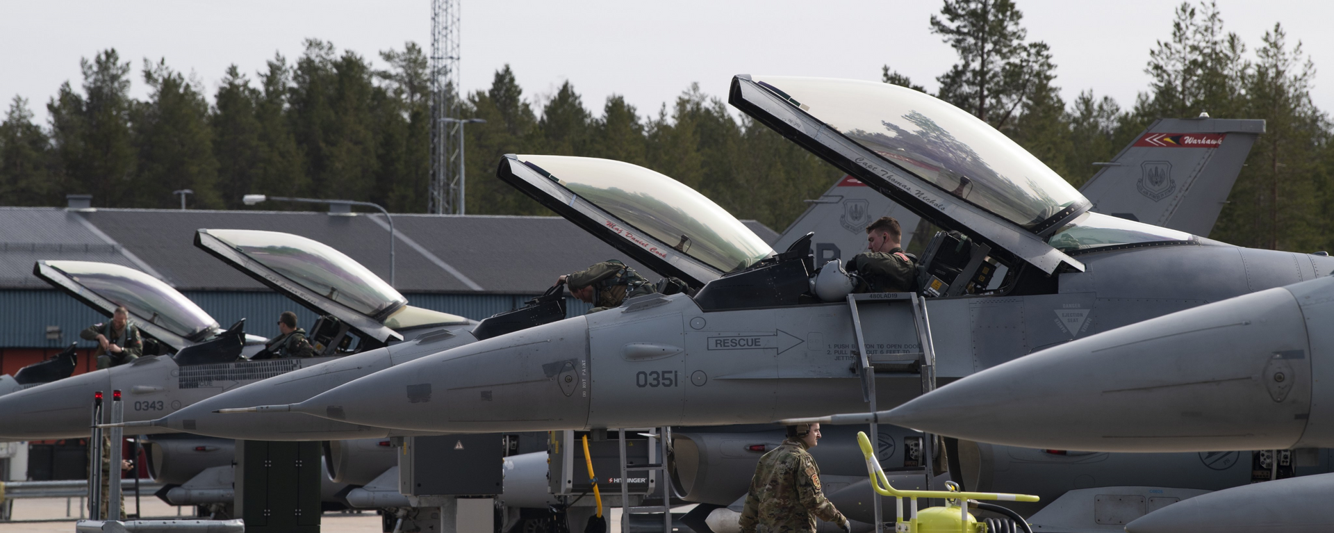 US Air Force F-16C and F-16D fighters assigned with the 52nd Fighter Wing, Spangdahlem Air Base, Germany, arrive in Kallax, Sweden on 17 May to support the Arctic Challenge Exercise 21 drills. - Sputnik International, 1920, 30.10.2021