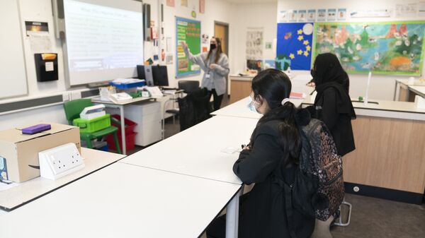 Pupils sit in a classroom at a school in in Manchester, England, Monday March 8, 2021 - Sputnik International