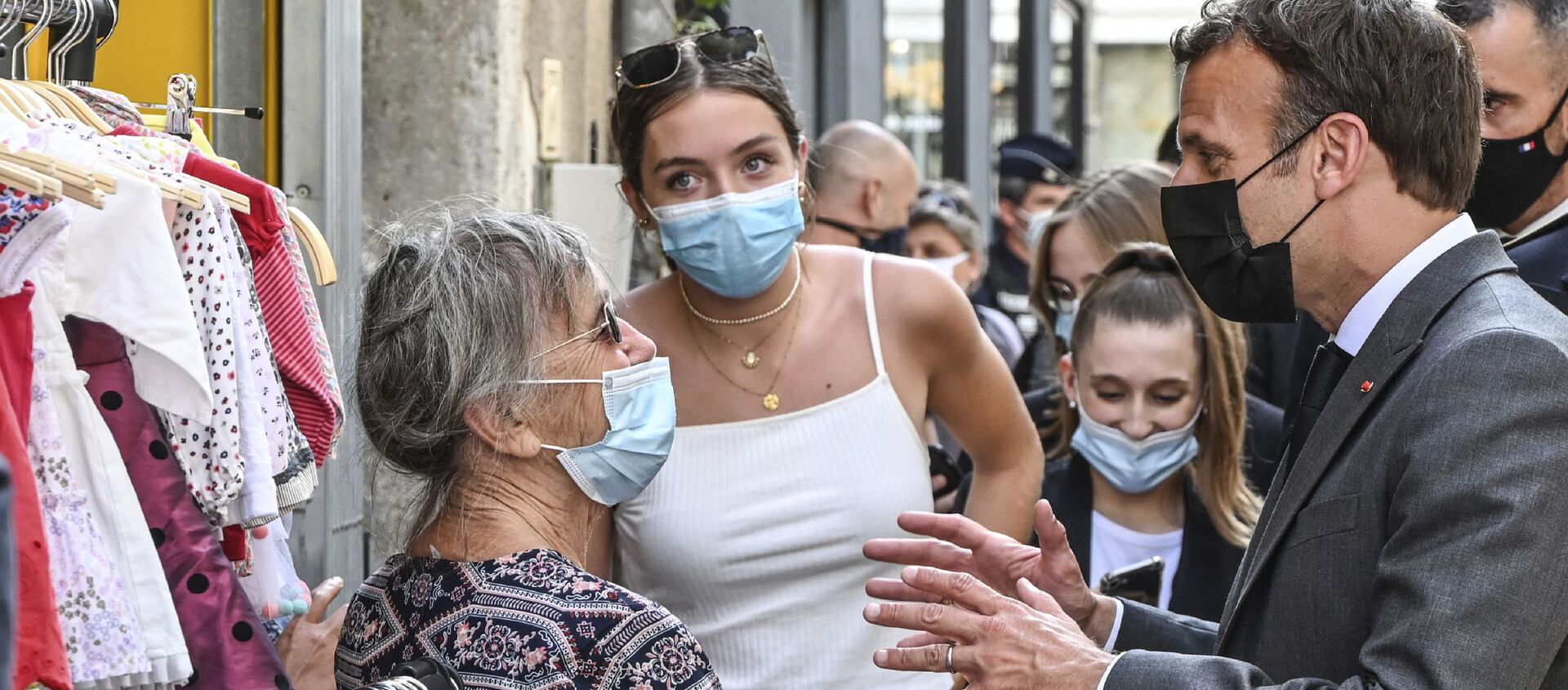 French President Emmanuel Macron talks to residents Tuesday June 8, 2021 in Valence, southeastern France.  - Sputnik International, 1920, 08.06.2021