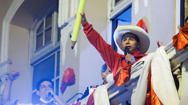 Peru's socialist presidential candidate Pedro Castillo addresses supporters at a final campaign event before a run-off election against right-wing candidate Keiko Fujimori on June 6, in Lima, Peru June 3, 2021. - Sputnik International