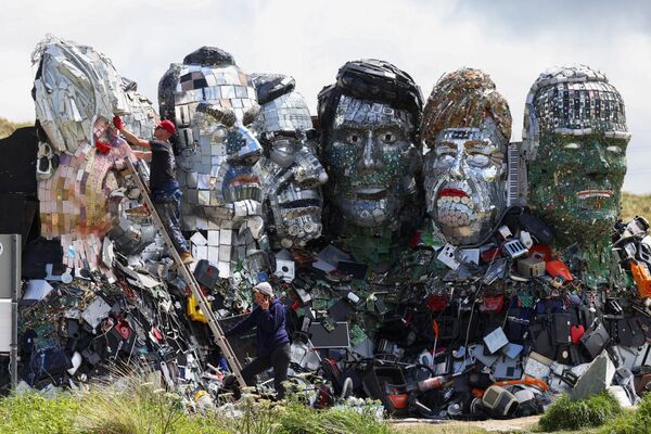 'Mount Recyclemore': Artist Sculpts G7 Leaders Out of Scrap Metal - Sputnik International