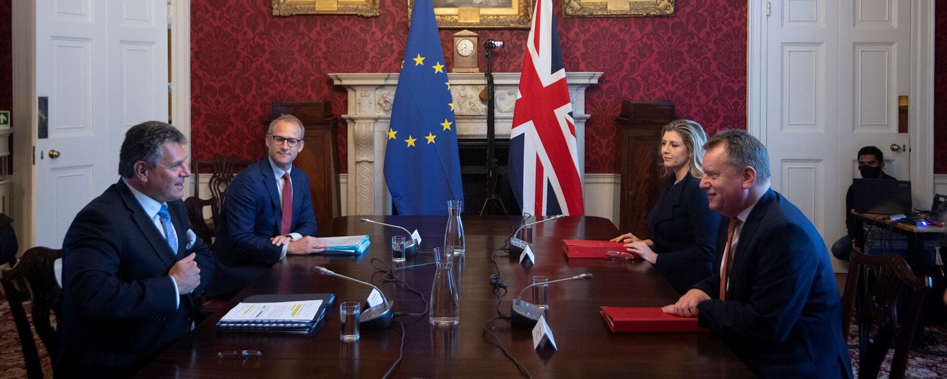 Britain's Brexit Minister David Frost chairs the first meeting of the Partnership Council with European Commission Vice-President Maros Sefcovic in London, June 9, 2021.  - Sputnik International, 1920, 07.10.2021