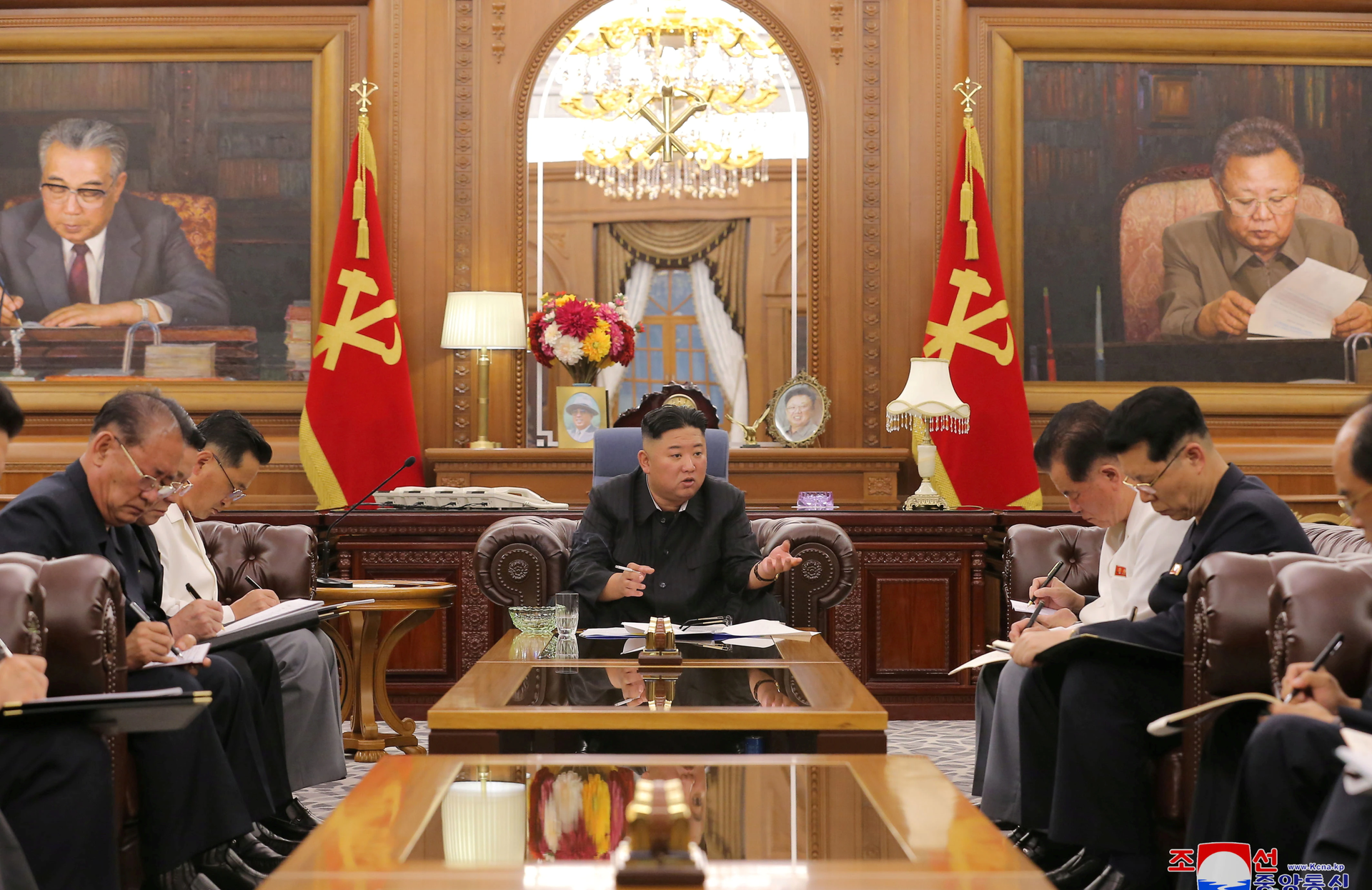  KCNA image of North Korean leader Kim Jong Un at a meeting with senior officials from the Workers' Party of Korea (WPK) Central Committee and Provincial Party Committees in Pyongyang, June 8, 2021. - Sputnik International, 1920, 07.09.2021