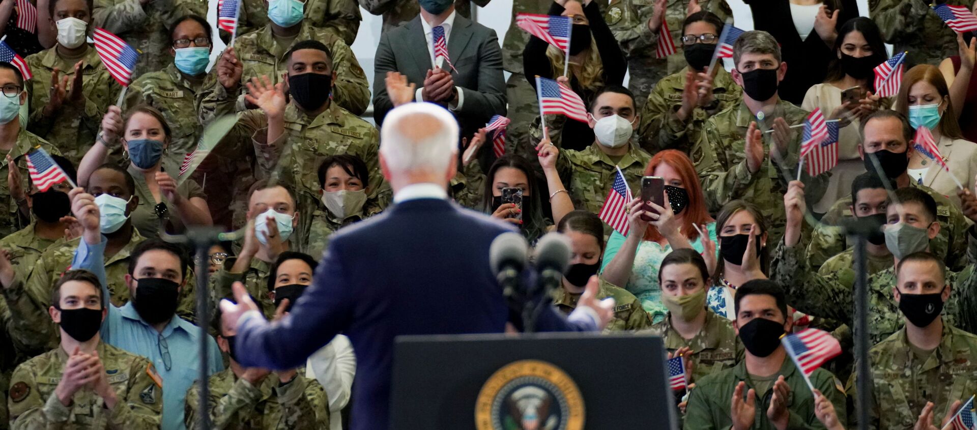 U.S. President Joe Biden delivers remarks to U.S. Air Force personnel and their families stationed at  RAF Mildenhall, ahead of the G7 Summit, near Mildenhall, Britain June 9, 2021. - Sputnik International, 1920, 09.06.2021