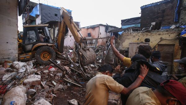Rescuers clear the debris to find any residents possibly still trapped after a three-story dilapidated building collapsed following heavy monsoon rains n Mumbai, India, Thursday, June 10, 2021 - Sputnik International